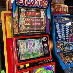 Rainbow Slots - £100 Jackpot